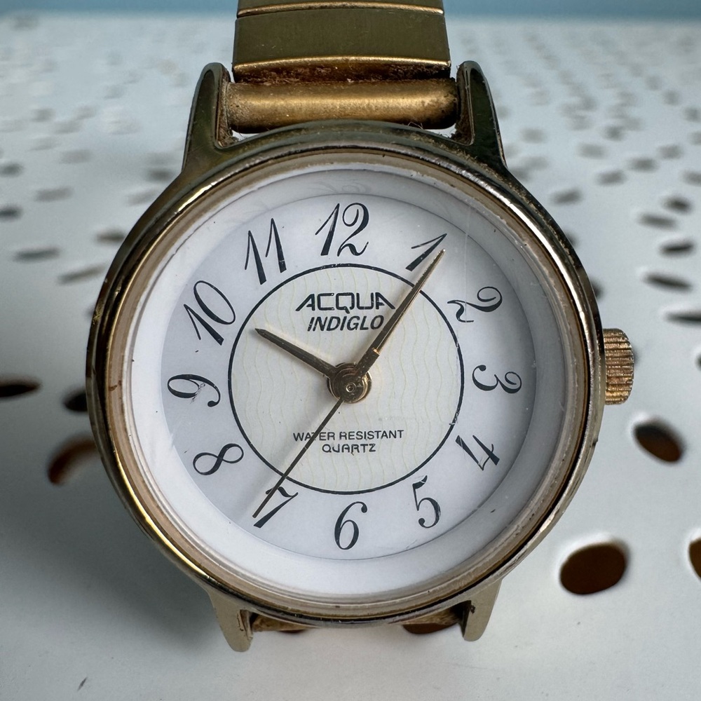 🫟3/$25🫟 Vintage gold toned watch, Acqua by Timex Indiglo